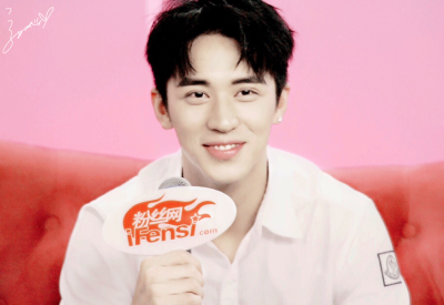 来一打草莓甜洲吧(*¯︶¯*)
cr. @鲸鱼粥粥册