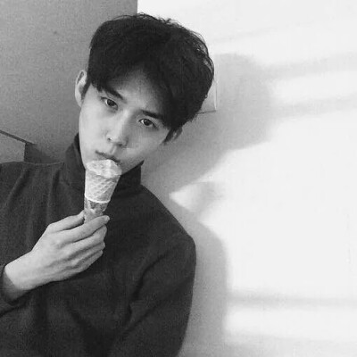 男头，头像，
你有没有偶尔思念我
下次来梦里找我的时候
记得与我说说。