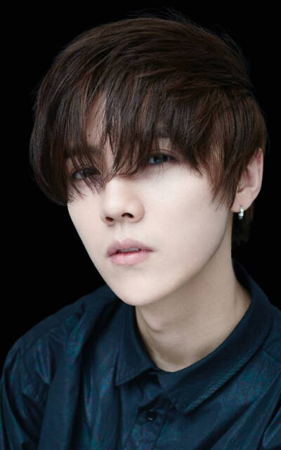 鹿晗帅气写真手机壁纸