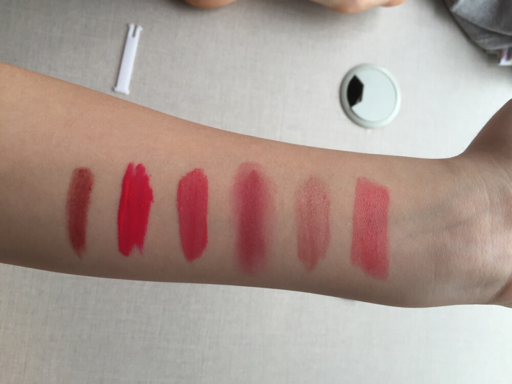 YSL 圆管12
YSL 唇釉103
MAC viva glam 1 ac5
nyx 17
爱丽小屋 PK004
burt's bee 411