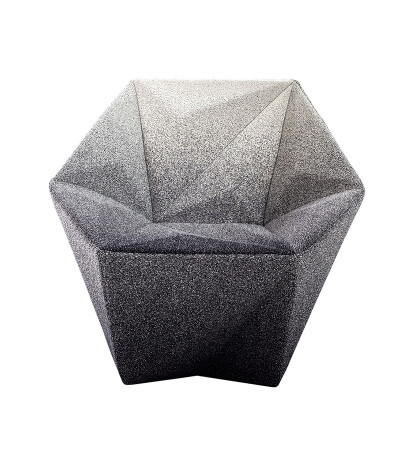 【 Gemma 沙发】意大利著名家居品牌 Moroso 最著名的 Gemma 系列家具，由设计师 Daniel Libeskind 增添了一系列沙发，这些沙发可以作为商业或者住宅使用。不对称的几何形状，渐变的色彩，就像宝石一样。