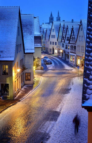 我最喜欢的地方之一！下雪的夜晚，罗腾堡，德国
