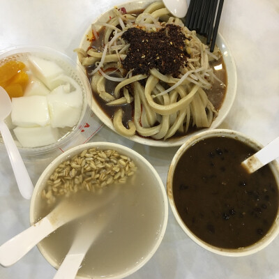 高担凉皮&灰豆子&糖堆&奶豆腐