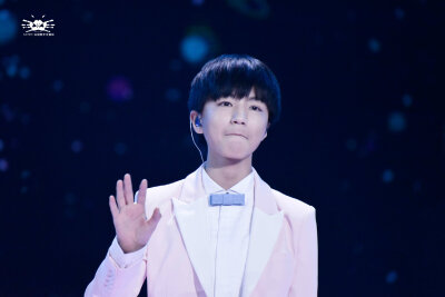 #王俊凯# #TFBOYS王俊凯# #TFBOYS#160222 湖南卫视元宵喜乐会cr：Karry王俊凯中文首站