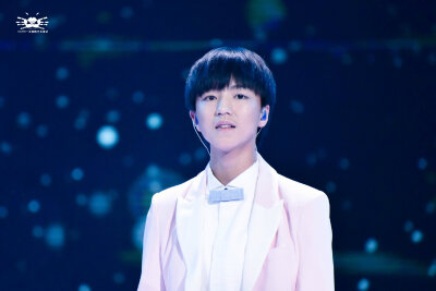 #王俊凯# #TFBOYS王俊凯# #TFBOYS#160222 湖南卫视元宵喜乐会cr：Karry王俊凯中文首站