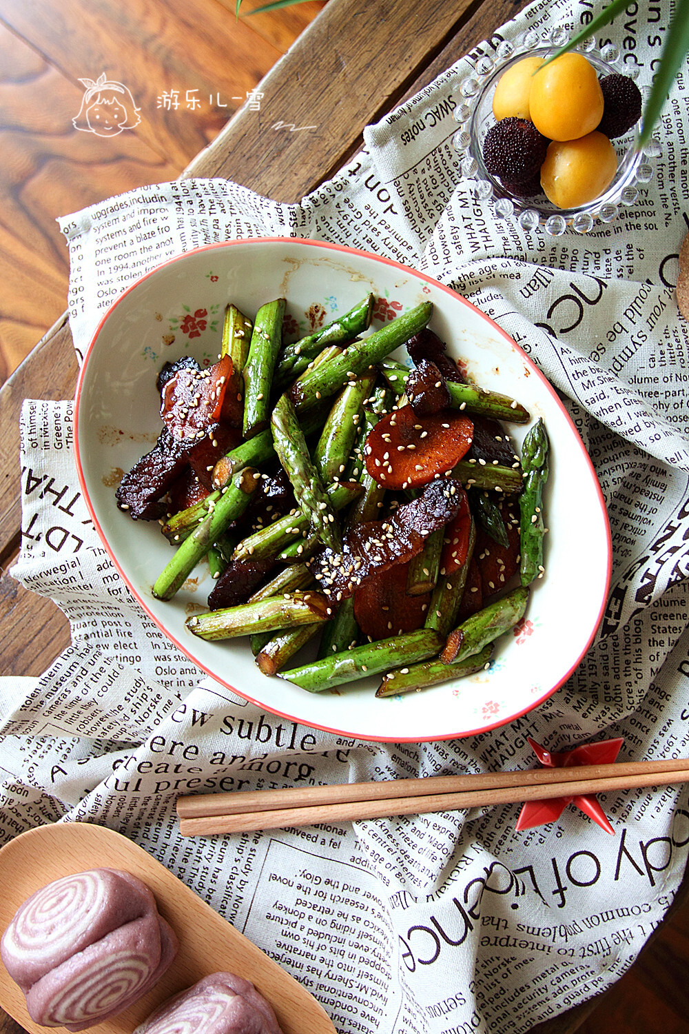 都吃过了,这次搭配腊肉试试,锅里不放油,先炒腊肉,逼出来的油足够炒菜