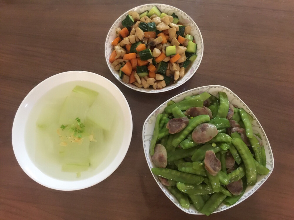 5月30日·食
三色鸡丁 荷兰豆炒香肠 冬瓜虾皮汤