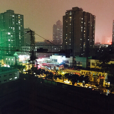 那天去轰趴的时候 天下着雨呢 这是那里可以看到的景色