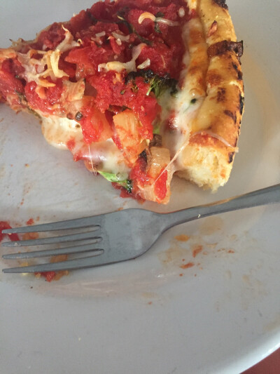 masa Chicago deep dish pizza building my own:sundry tomatoes,broccoli,mushrooms and pineapple!吭哧脆