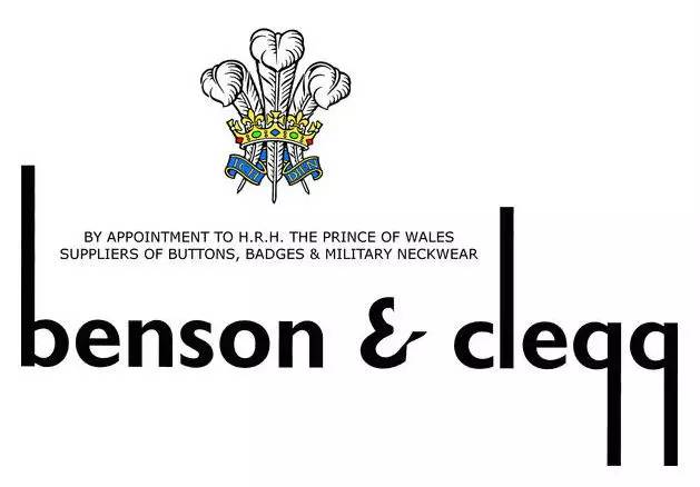 Benson & Clegg 历史不算悠久，看名字就知道，是由Harry Benson 和 Thomas Clegg两人在1937年建立的一家裁缝店，在杰明街出名的皮卡迪里商场，不在萨维尔街（Piccadilly Arcade Jermyn Street）。Benson & Clegg 和英国王室有着很长的历史，1944年就被当时的国王乔治六世授予皇家认证，作为皇家御用裁缝。1992年又被威尔士亲王，也就是查尔斯老王子授予了皇家认证。事实上查尔斯王子经常会穿这家定制的衣服和配饰。