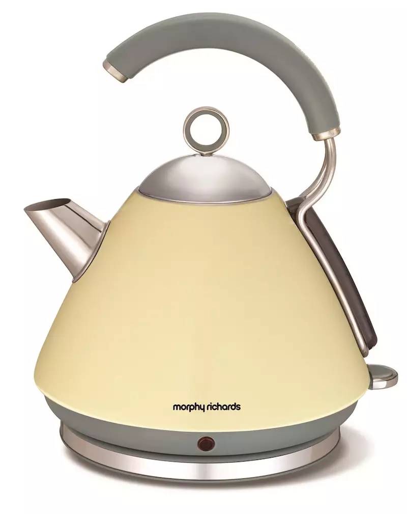 Morphy Richards Morphy Richards （墨菲 • 理查德）是英国成立于1935年的一家老牌家电企业，专门从事烤面包机，吹风机，水壶、烤面包机、熨斗等小家电设备。 早期也生产冰箱和洗衣机，烘干机等，在1970年代曾是全英国最大的家电企业。
这个功率3000瓦，容量1.5升的水壶，带有水量指示灯，造型复古，很耐用。价格：50英镑。