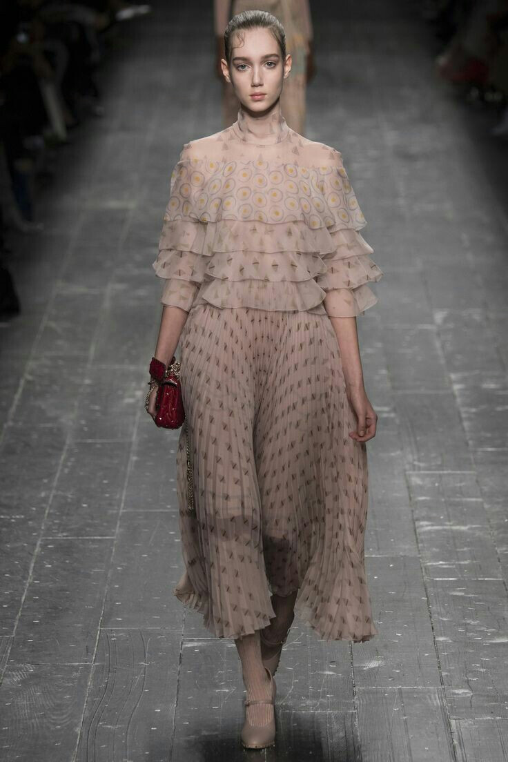 Valentino Pre-Fall 2016 Fashion Show
