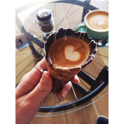 南非连锁咖啡店 The Grind Coffee Company热卖的创意甜点 咖啡冰淇淋甜筒 