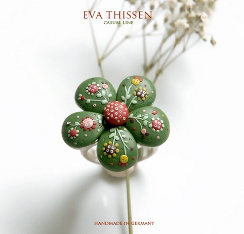 『BLOMA whimsical cocktail ring 』From Eva Thissen