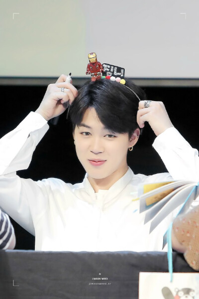 #朴智旻# #JIMIN# 160512 木洞签名会 世界上最可爱的人是谁呀？当然是我们旻旻