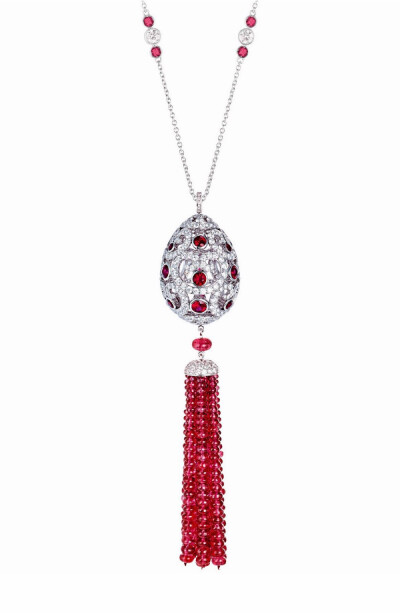 Impératrice 流苏挂坠，by Fabergé
镶嵌钻石和红宝石，流苏由红宝石圆珠串成。