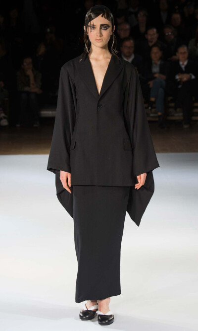 山本耀司的留白时装美学，Yohji Yamamoto 2015 秋冬巴黎时装周