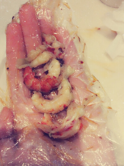 人生就是一列开往坟墓的列车，路途上会有很多站，很难有人可以自始至终陪着走完。当陪你的人要下车时，即使不舍也该心存感激，然后挥手道别。
