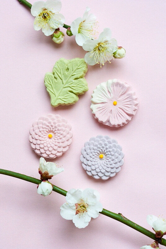 日式和菓子，赏心悦目~ pinterest.com