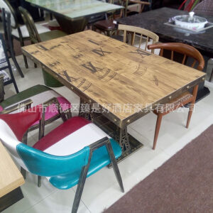 铁塔复古工业风餐厅桌子