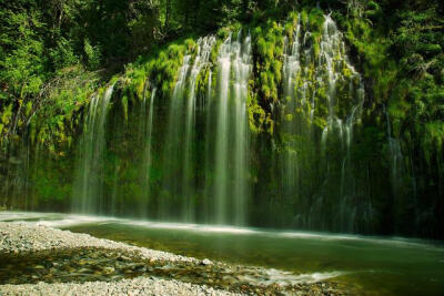 加州Mossbrae Falls