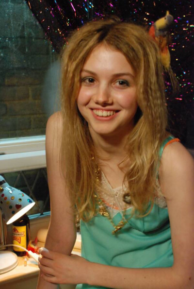 Hannah Murray，在英剧皮囊中饰演Cassie