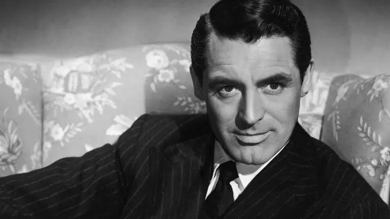 加里·格兰特（Cary Grant），美国电影学会的AFI百年百大明星排名第2的男影星，希区柯克御用男主角之一。