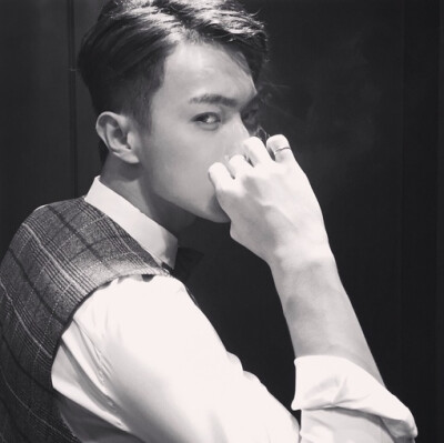 _SUNNY.TQ【男头】[高清精选][个性简约][清新日韩][欧美黑白][伤感意境][男生头像]禁二传