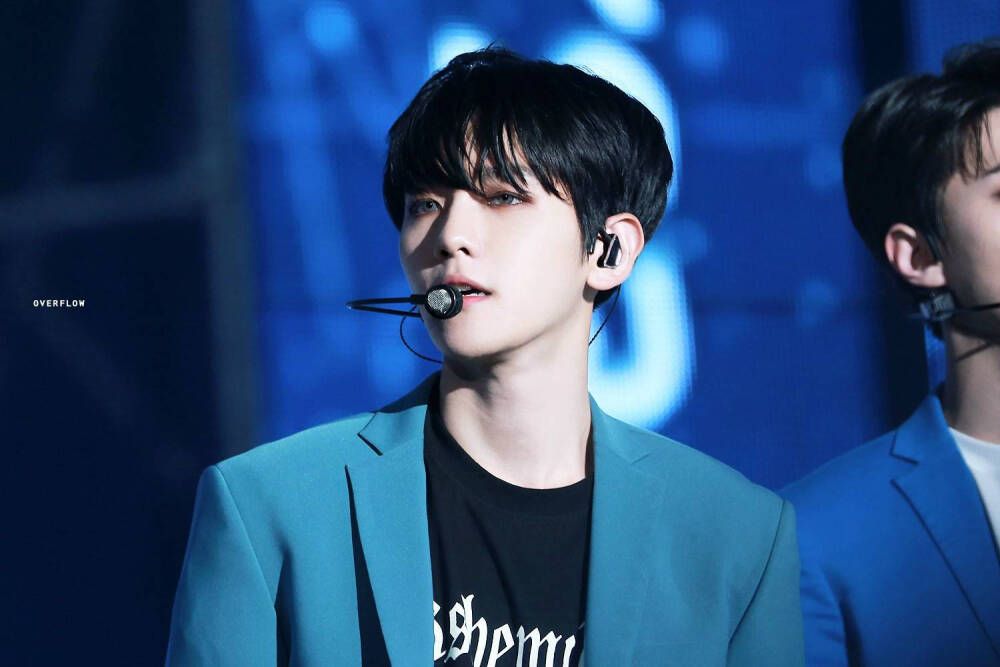 美男偶像exo边伯贤baekhyun赞评论8更多所有评论你也来说些什么吧