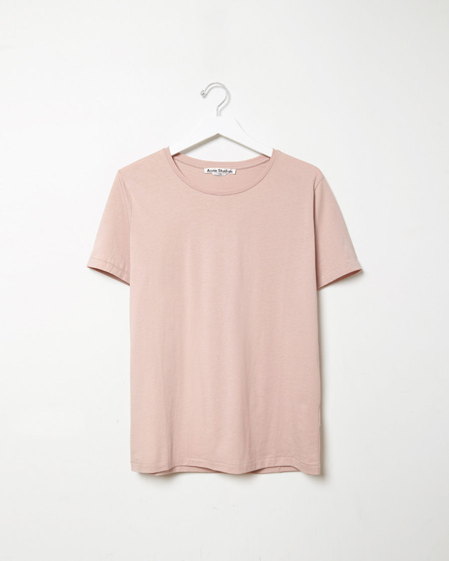 Acne Studios Vista C Base Tee
这件的粉色很特别，橡皮粉，穿在亚洲人身上也不会显得黑，配上牛仔短裤特别清爽。