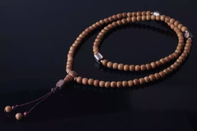 /海贝点缀沉香项链/¥250
沉香木珠、海贝（SGYSL013）