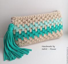 布条线包包，纯手工制作，成品。布条线用久会轻微起球，介意慎拍！
也可以直接加流苏手拿哦