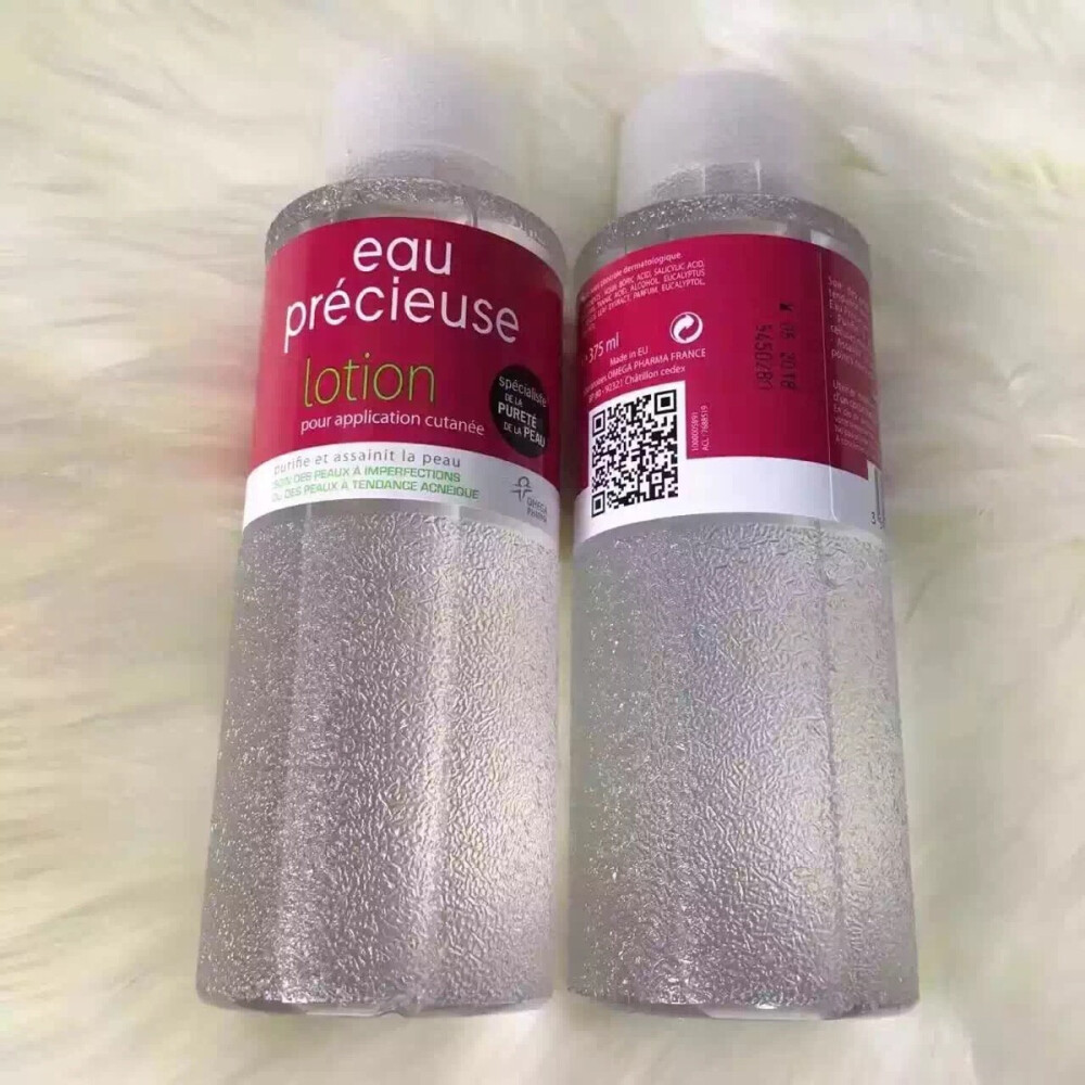 它俩绝配：法国百年药妆eau precieuse 珍贵水➕日本优佳妮化妆棉！珍贵水是法国已经有120年历史的品牌，也是法国年轻人喜爱的一款化妆水，含有水杨酸、桉树叶精华等，主要针对痘痘肌肤，减少出油，疏通毛孔，镇静！