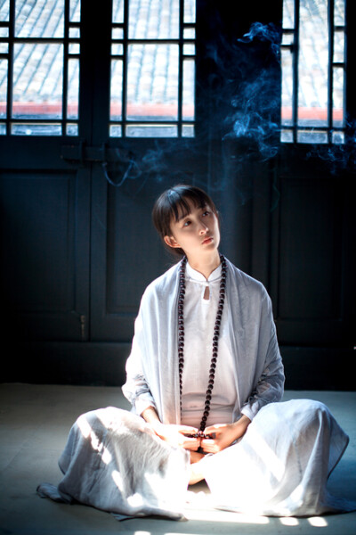 青灯古佛烟袅袅，师父，这一生有多长？