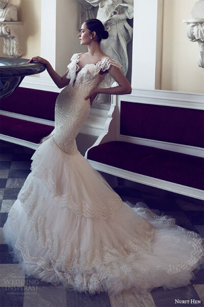以色列婚纱设计师品牌Nurit Hen释出2016年「White Heart 白色之心」婚纱系列LookBook，经典华丽，带来梦想中的婚纱。