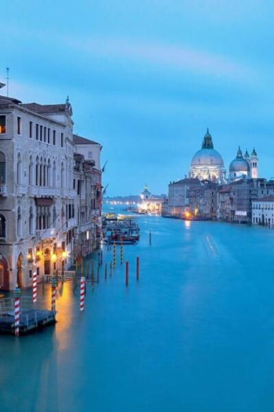 意大利，威尼斯大运河，一整座心中的迷幻之城。
