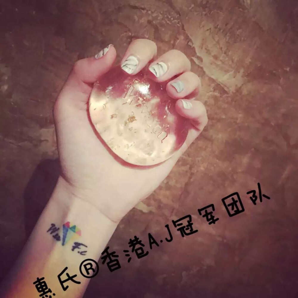 惠氏金箔蜂蜜水光皂！手感很好，滋润度和清洁度都好棒！Vxin：Zz___1125 