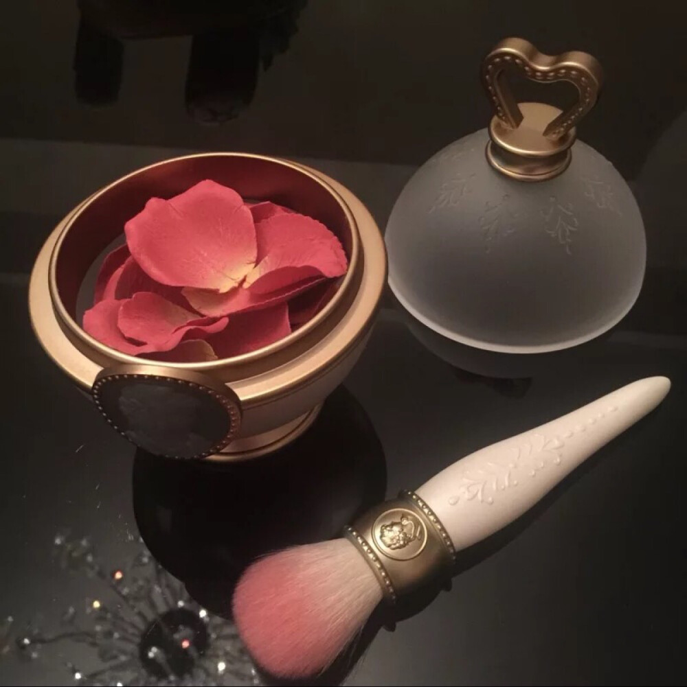 laduree 贵族花瓣腮红 