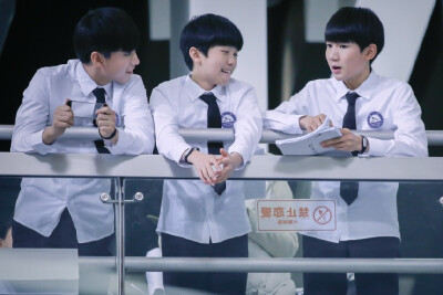 TFBOYS 王俊凯 王源