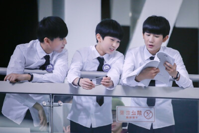 TFBOYS 王俊凯 王源