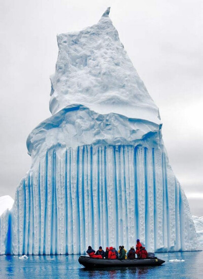条纹冰山。南极