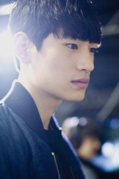 #金泰焕##金台桓#Andrea Pompilio FW14 Backstage PH by Maud Maillard. 微博cr：金泰焕吧官博