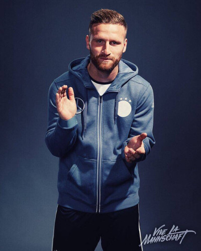 中文队名：德国国家男子足球队 外文队名：Deutschland Fussball Bund 运动项目：足球 所属地区：欧洲 成立时间：1900年（庚子年）1月28日 现任主教练：尤阿希姆勒夫：4次世界杯冠军，4次世界杯亚军，3次欧洲杯冠军，…