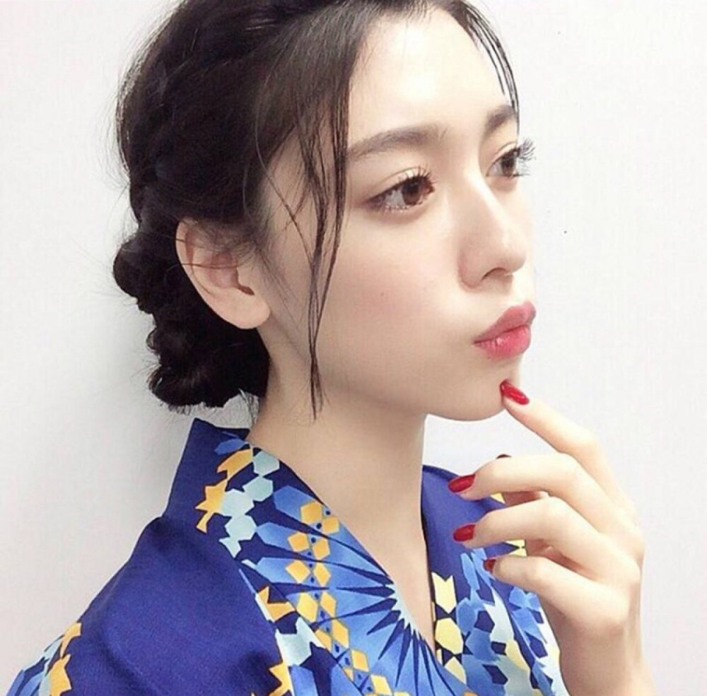 三吉彩花（Ayaka Miyoshi）.96年生. 演员 模特 歌手. 身高：171cm.