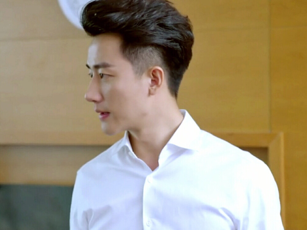 我不想她过得幸福,我但愿她陪着我的不幸;我不想