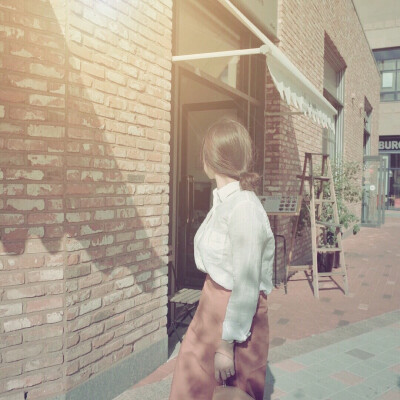 调色分享 MIX 夏日柔和色调步骤：效果：时尚 F6 调节：对比度+50 层次+20 纹理：眩光 F9+80％