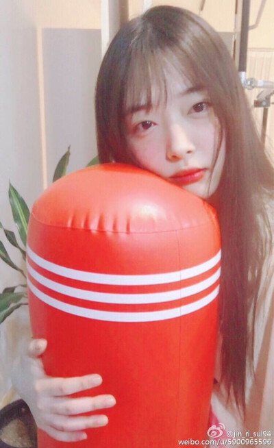 崔雪莉sulli微博更新