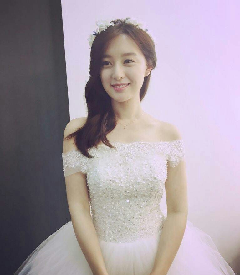 金智媛 太阳的后裔女二 婚纱