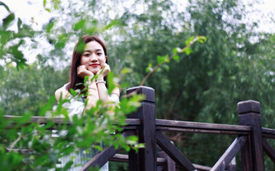 出镜：赵丢丢
摄影：IRIS沈小鹿
一直说要给你拍一组美美的照片，可是你去了英国，我又快要离开。
终于今天不再错过，圆了咱们的小愿望啦闺蜜十年，从青葱的及笄之年相识到如今的花信年华。感谢这么多年有你的陪伴。
…