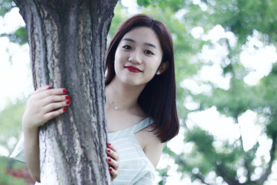 出镜：赵丢丢
摄影：IRIS沈小鹿
一直说要给你拍一组美美的照片，可是你去了英国，我又快要离开。
终于今天不再错过，圆了咱们的小愿望啦闺蜜十年，从青葱的及笄之年相识到如今的花信年华。感谢这么多年有你的陪伴。
…